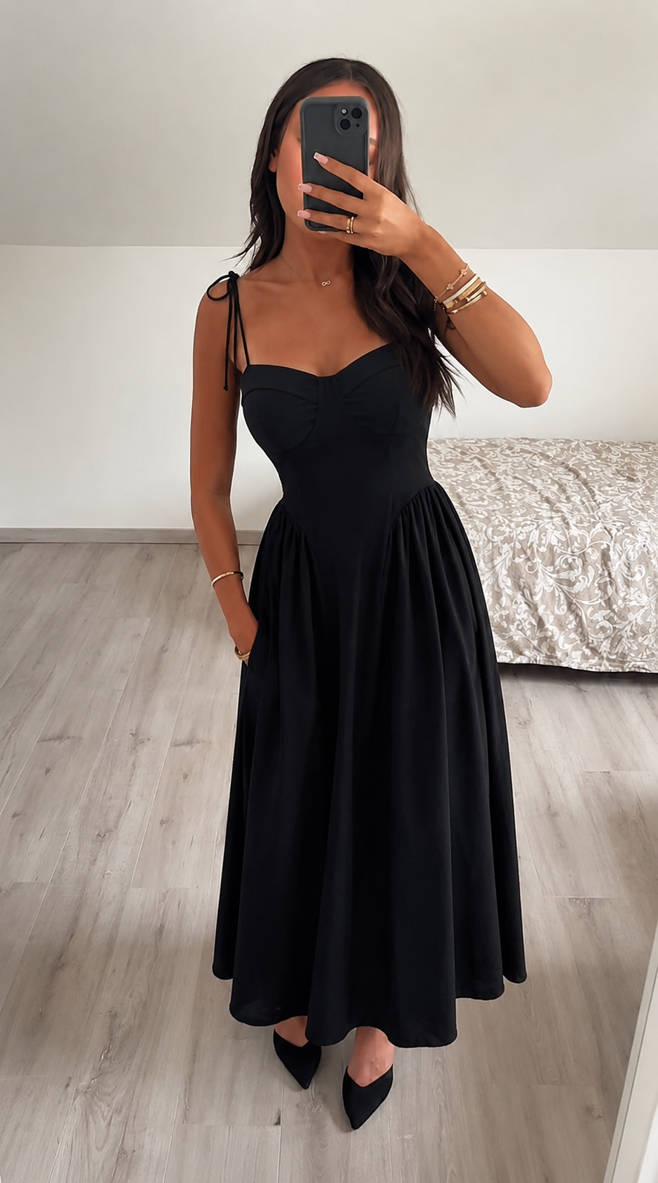 CHIC BLACK DRESS
