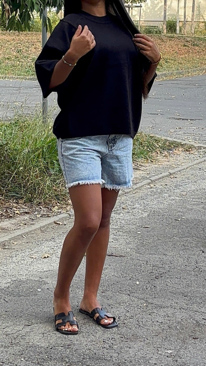 T SHIRT EN MAILLE NOIR (pré-commande)