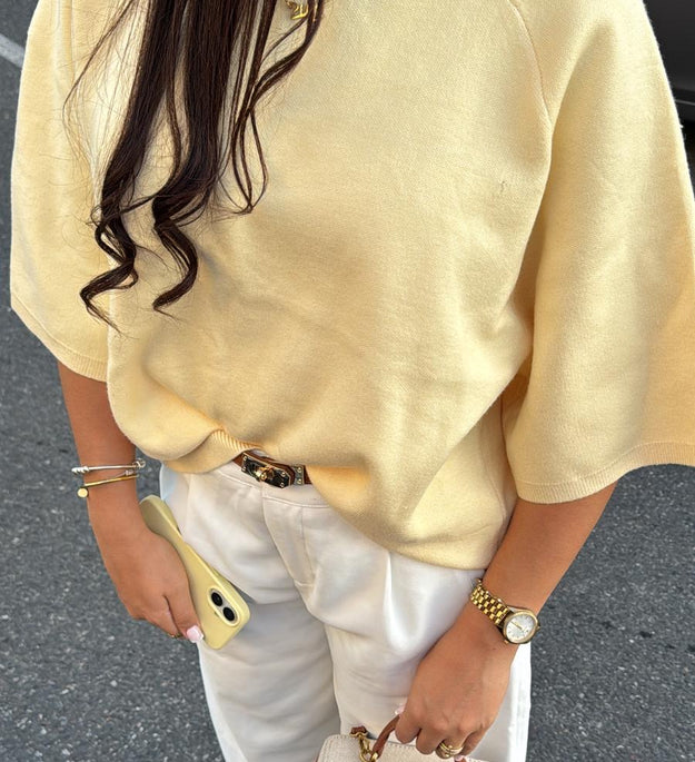 T SHIRT EN MAILLE JAUNE (pré-commande)