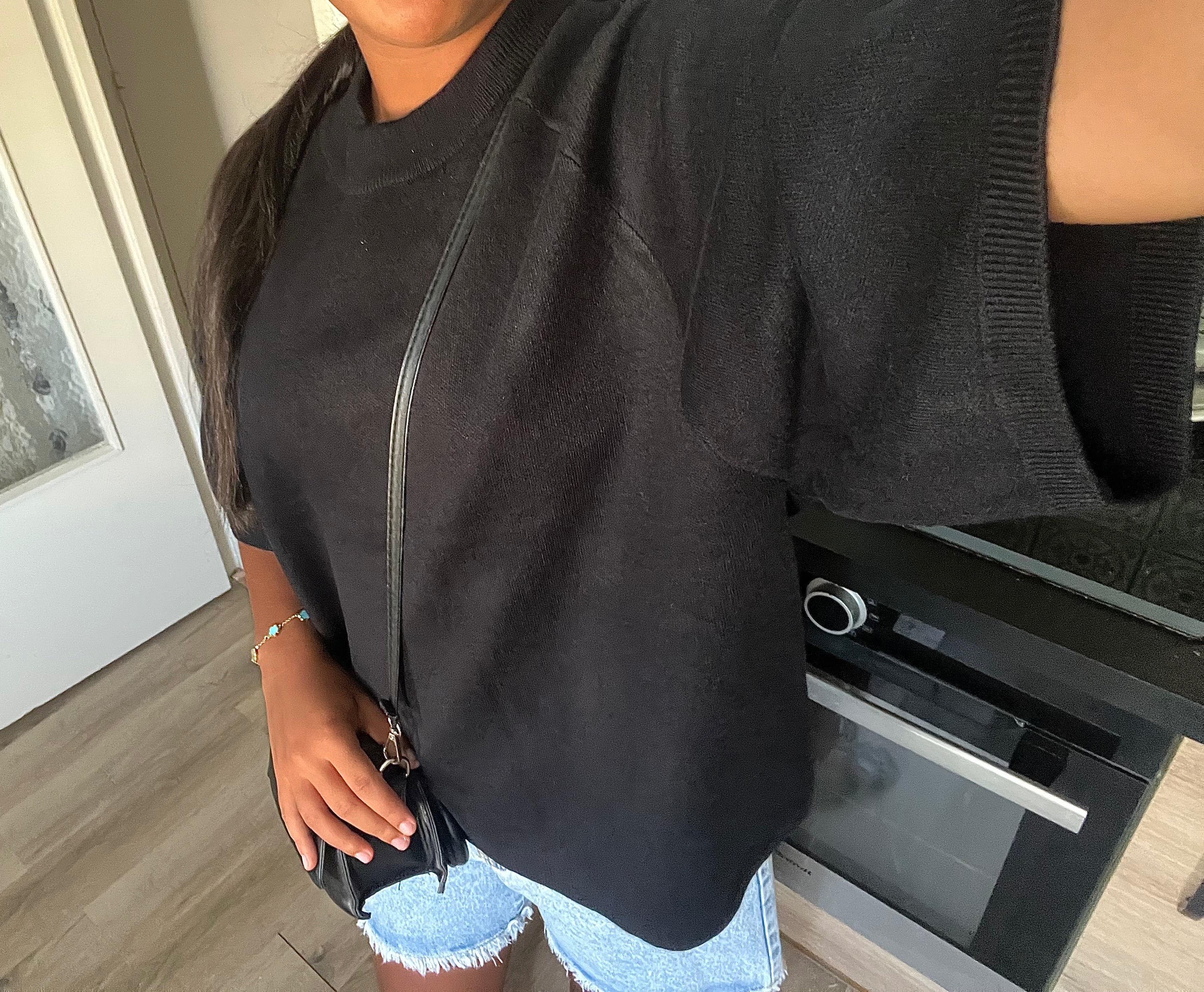 T SHIRT EN MAILLE NOIR (pré-commande)