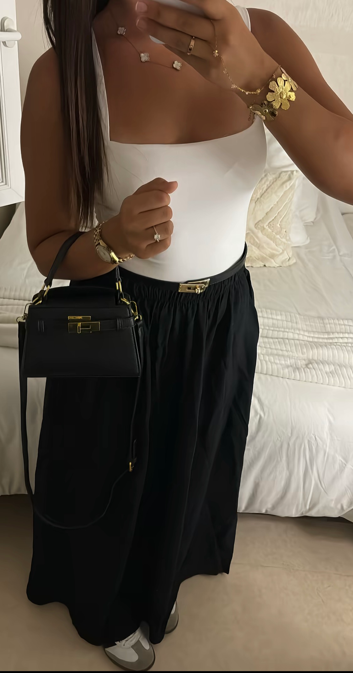 BLACK SKIRT WITH POCKETS