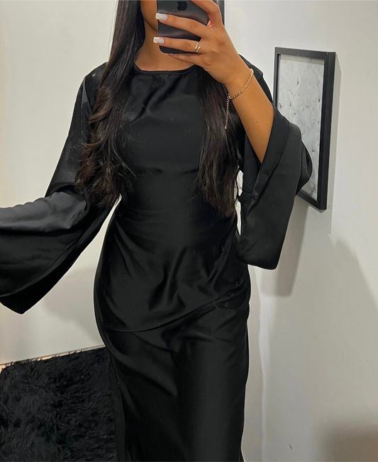 ROBE NOIRE EN SATIN