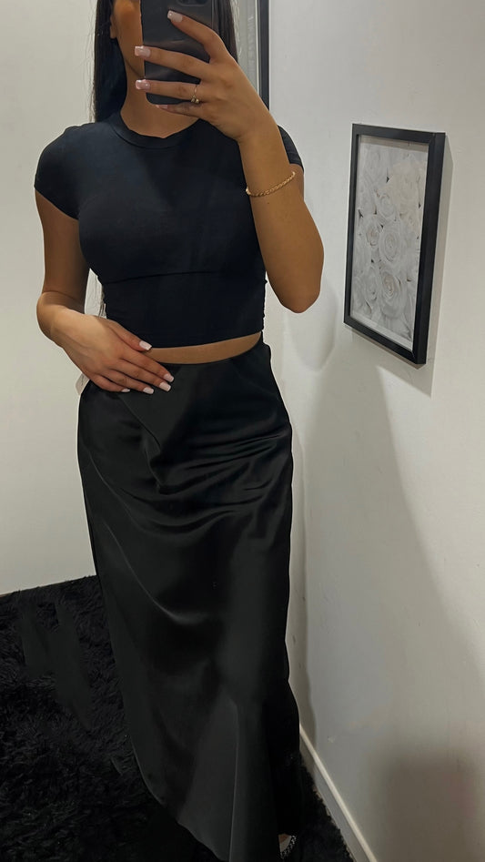 JUPE NOIRE EN SATIN