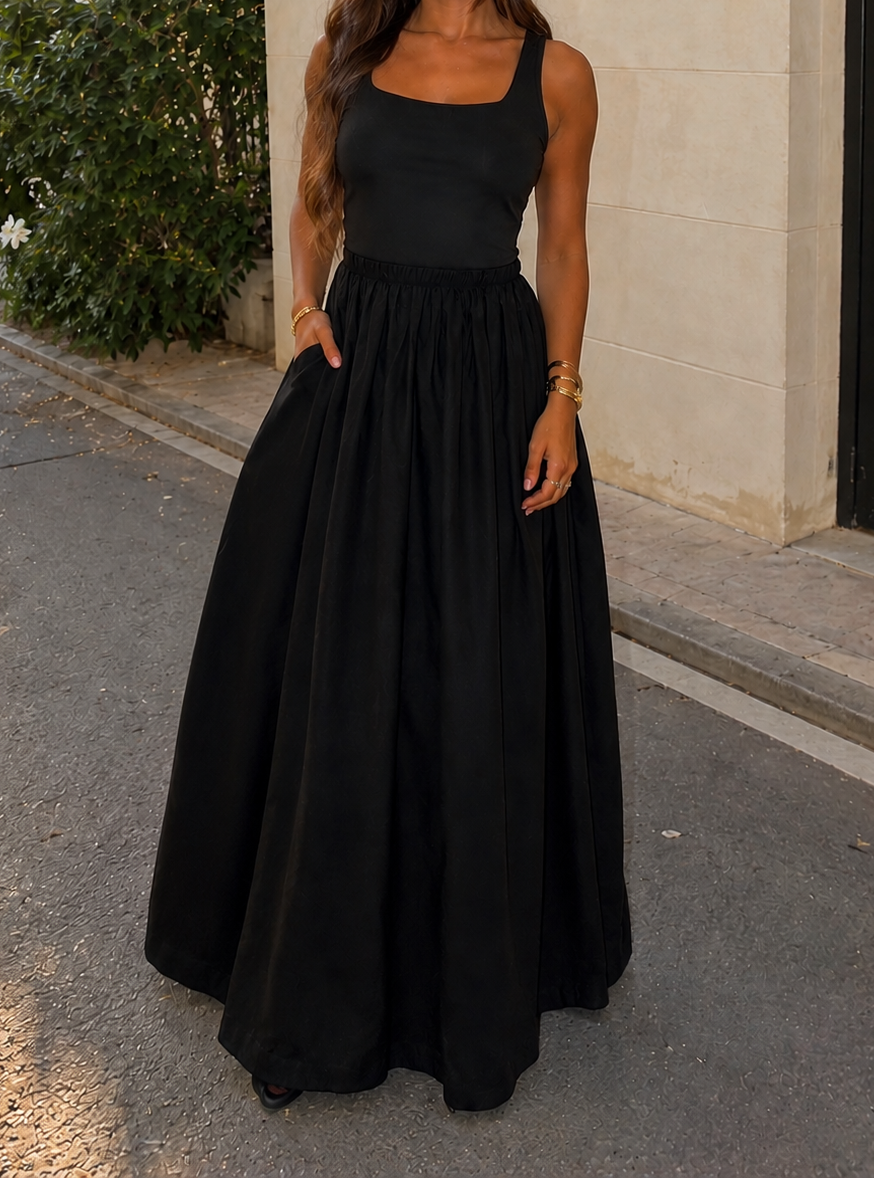 BLACK SKIRT WITH POCKETS